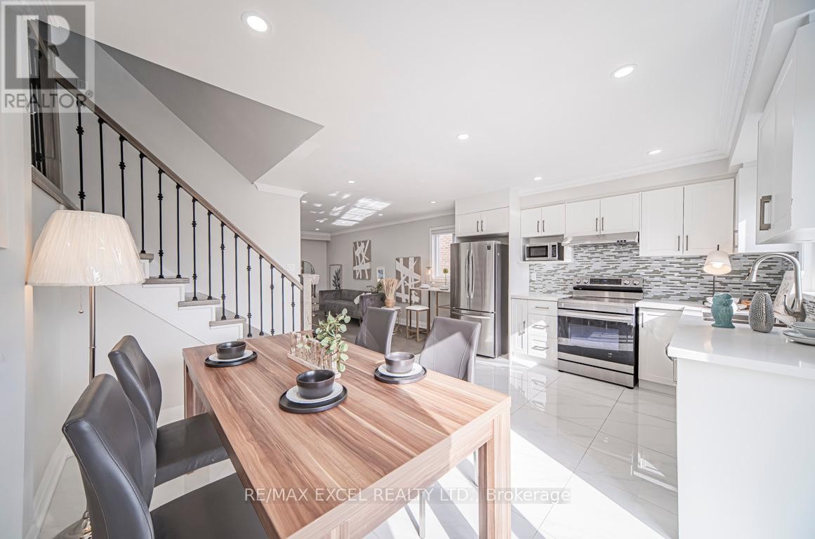 












106 ALEXMUIR BOULEVARD

,
Toronto (Agincourt North),




Ontario
M1V1H4

