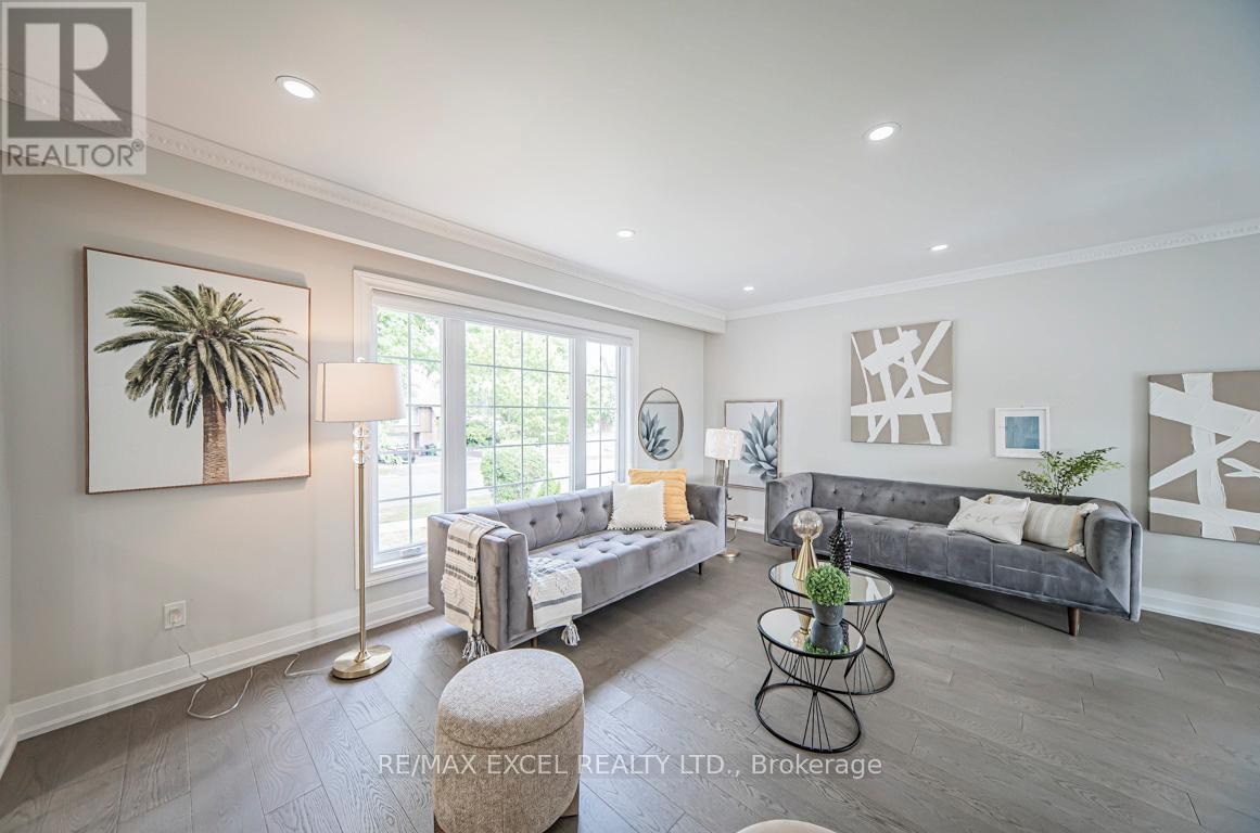 












106 ALEXMUIR BOULEVARD

,
Toronto (Agincourt North),




Ontario
M1V1H4

