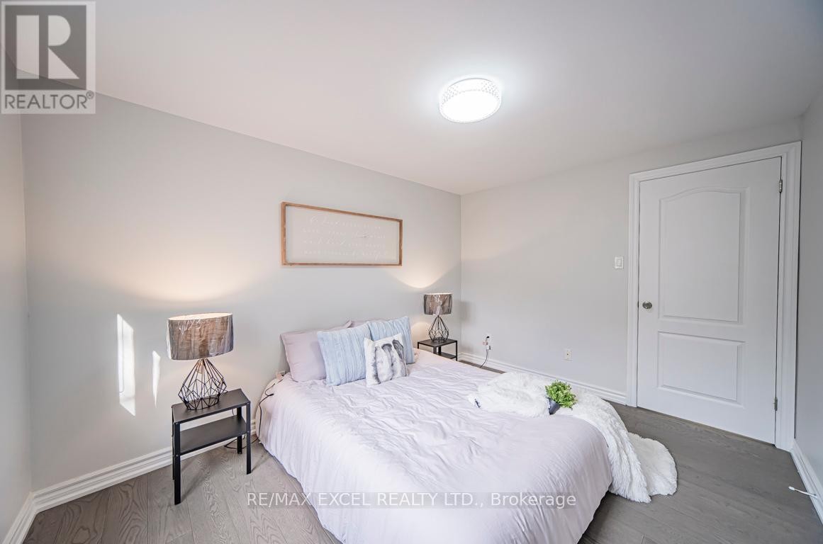 












106 ALEXMUIR BOULEVARD

,
Toronto (Agincourt North),




Ontario
M1V1H4

