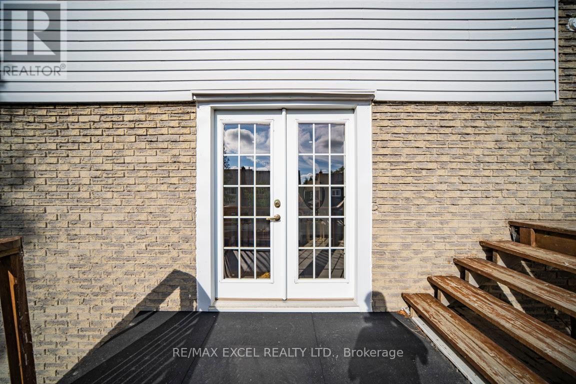 












106 ALEXMUIR BOULEVARD

,
Toronto (Agincourt North),




Ontario
M1V1H4

