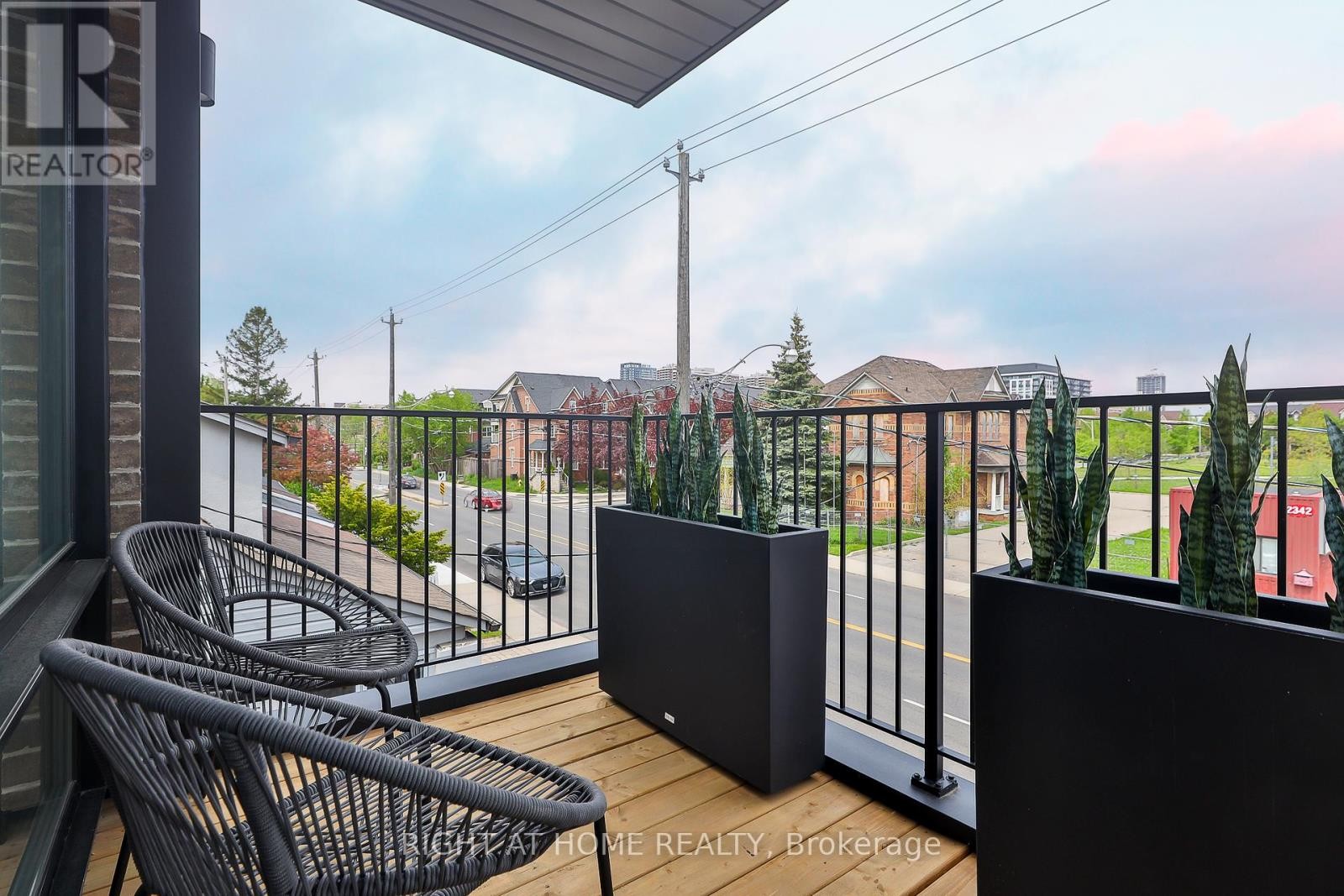 












CENTRE - 2343 GERRARD STREET E

,
Toronto (East End-Danforth),




Ontario
M4E2E6

