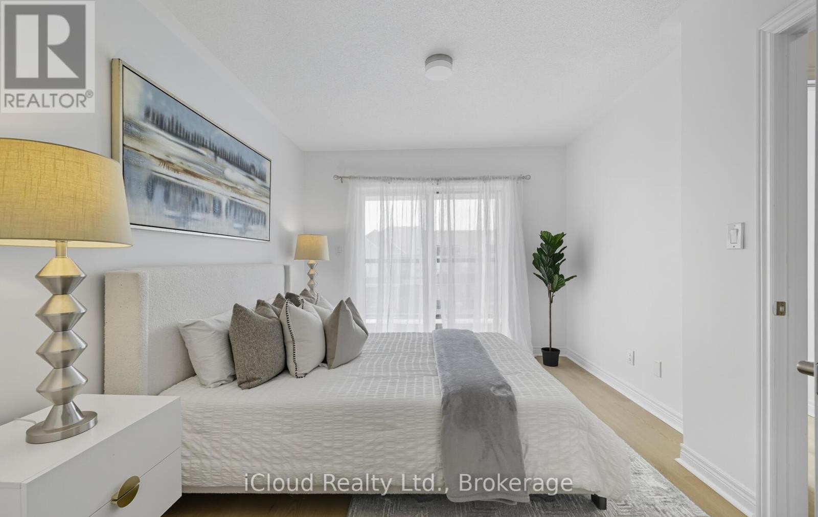 












1117 LOCKIE DRIVE

,
Oshawa (Kedron),




Ontario
L1L0R9

