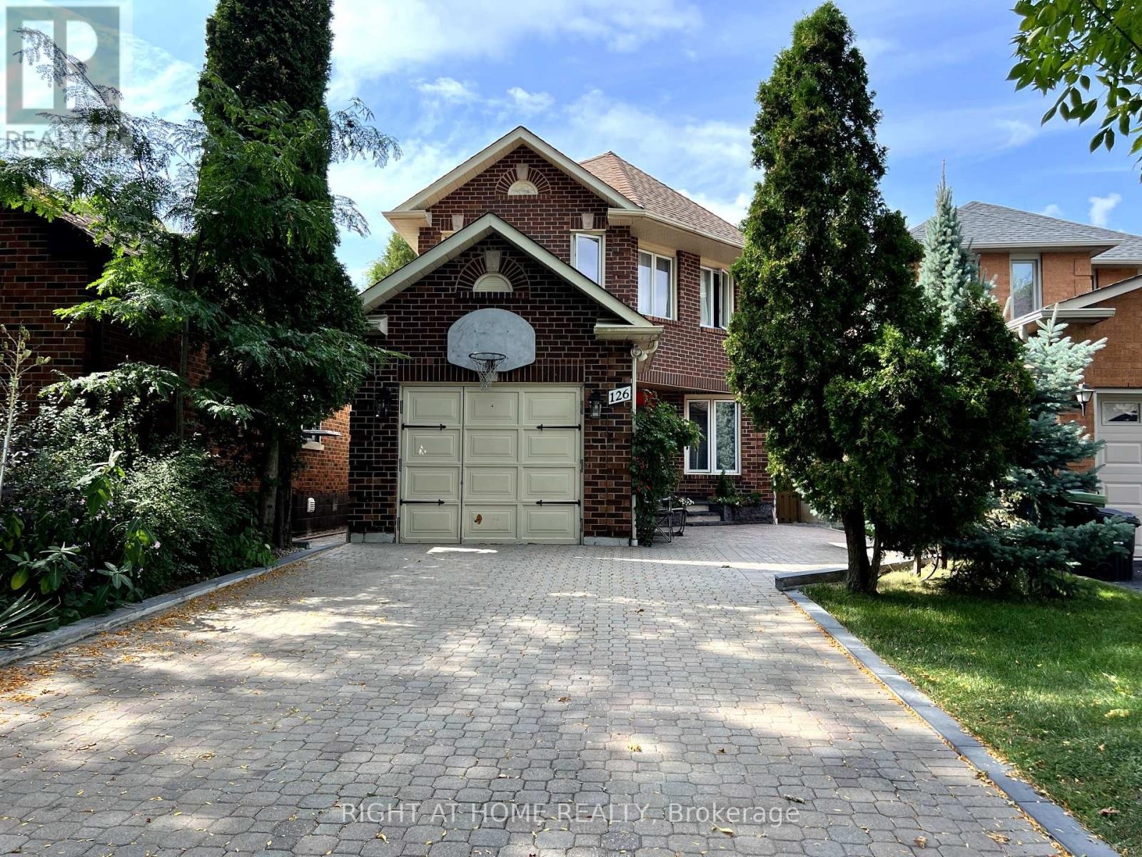 












(MAIN) - 126 SANDOWN AVENUE

,
Toronto (Birchcliffe-Cliffside),




Ontario
M1N3W7

