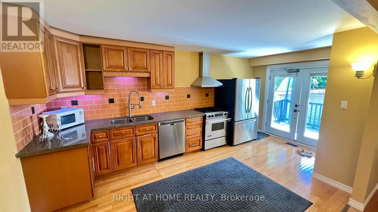 












(MAIN) - 126 SANDOWN AVENUE

,
Toronto (Birchcliffe-Cliffside),




Ontario
M1N3W7


