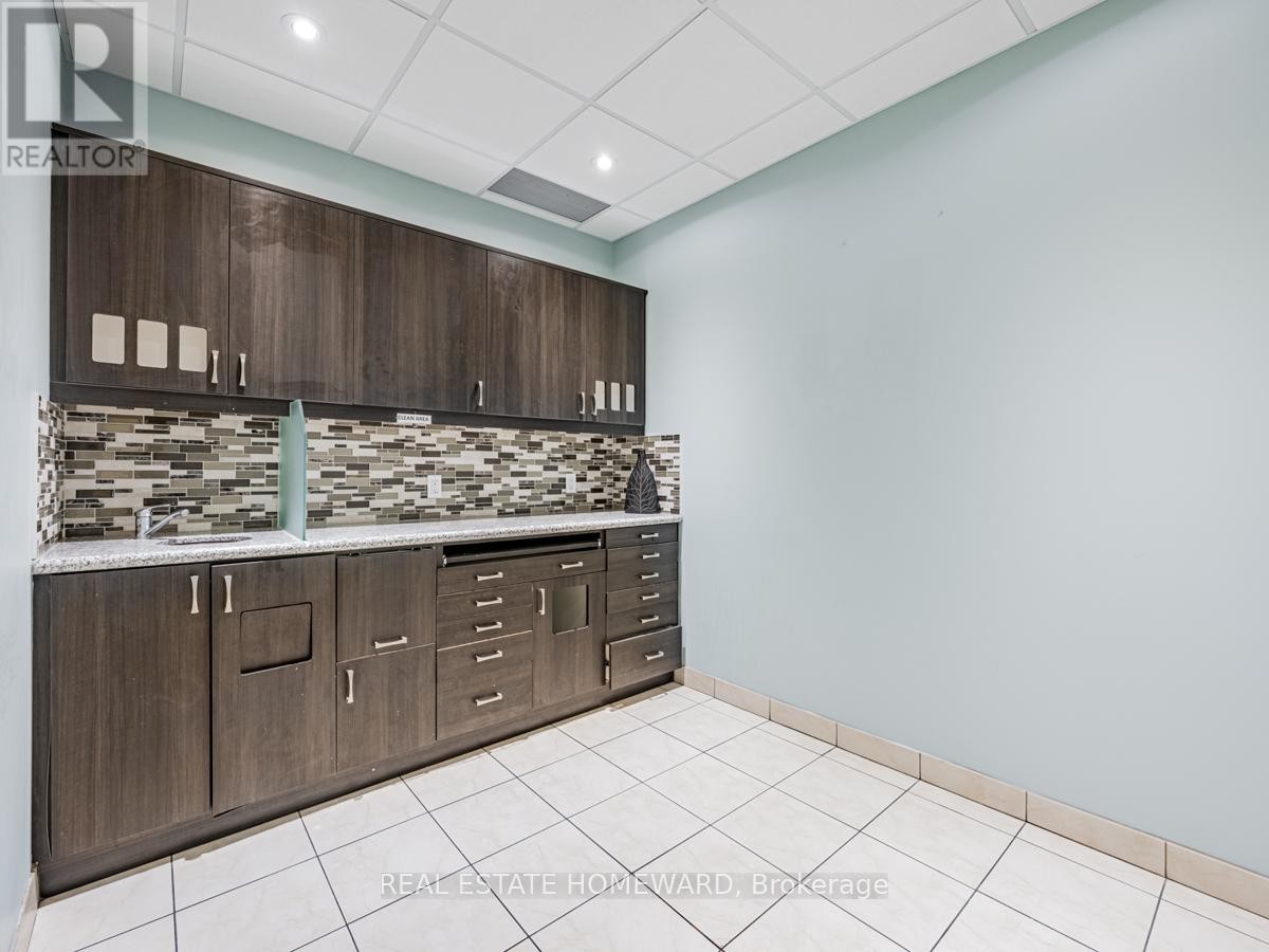 












2438 DANFORTH AVENUE

,
Toronto (East End-Danforth),




Ontario
M4C1K9

