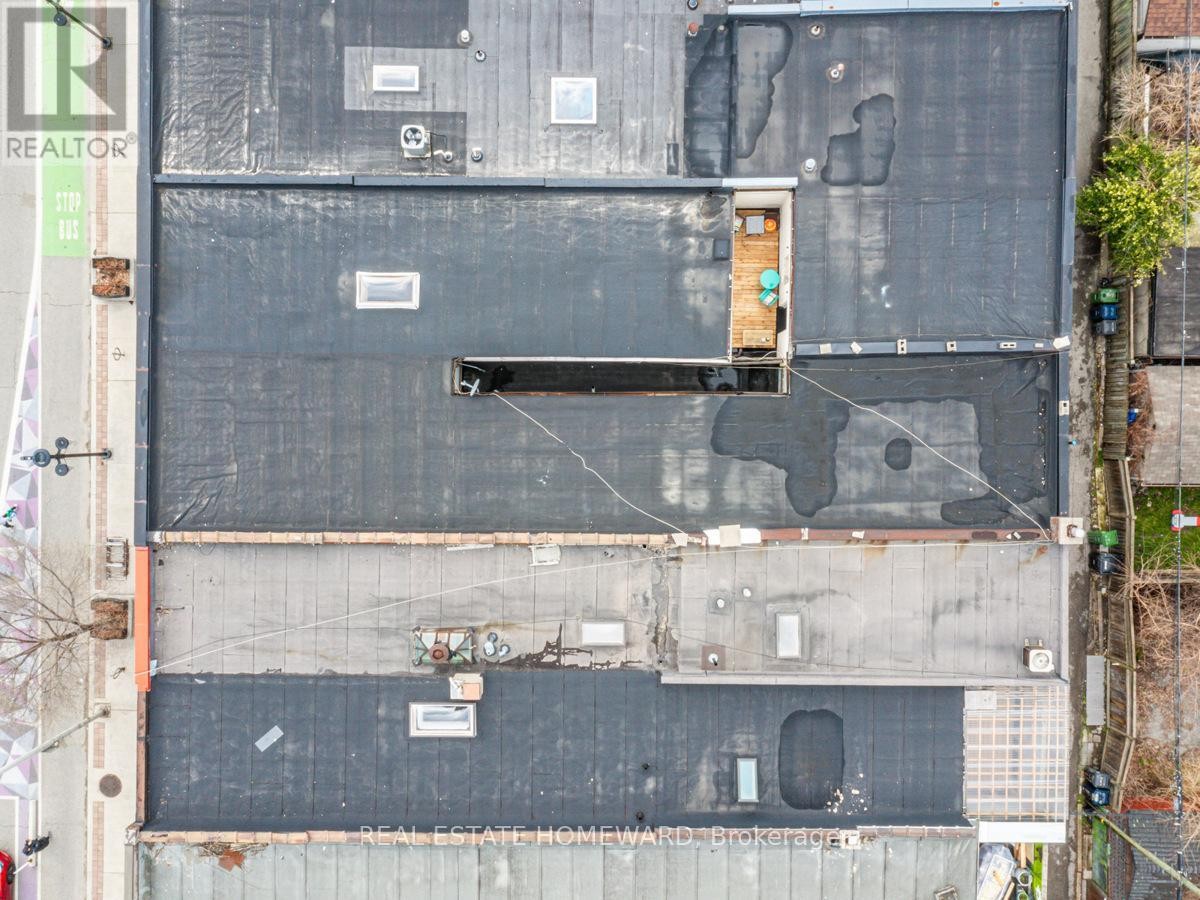 












2438 DANFORTH AVENUE

,
Toronto (East End-Danforth),




Ontario
M4C1K9

