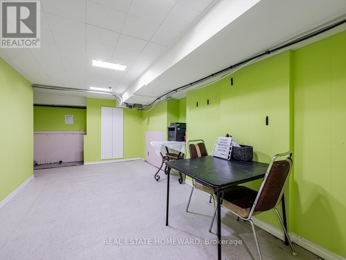 












2438 DANFORTH AVENUE

,
Toronto (East End-Danforth),




Ontario
M4C1K9

