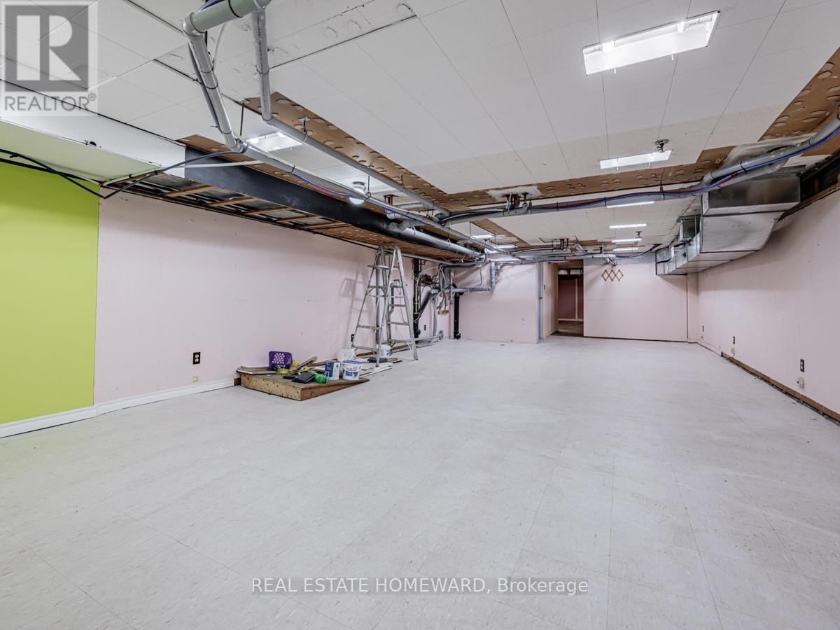 












2438 DANFORTH AVENUE

,
Toronto (East End-Danforth),




Ontario
M4C1K9

