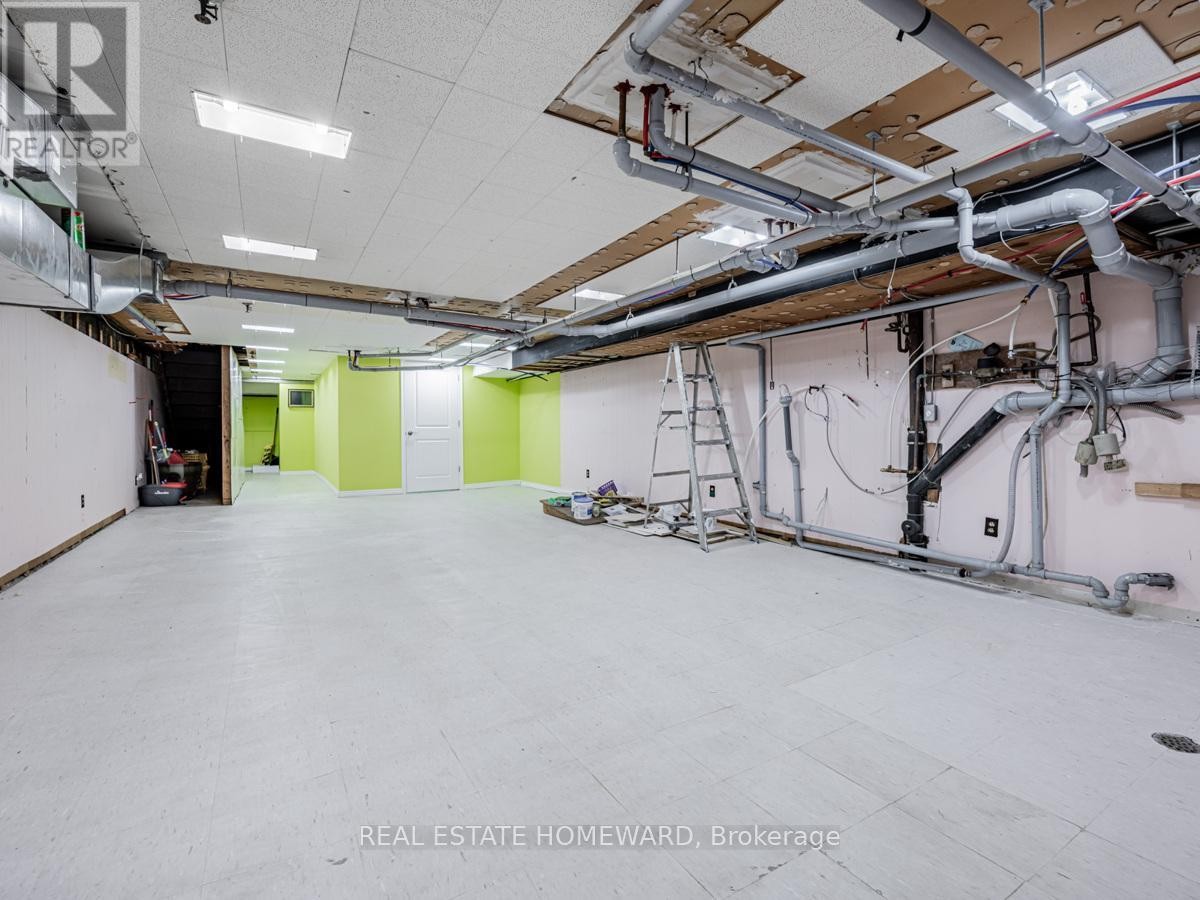 












2438 DANFORTH AVENUE

,
Toronto (East End-Danforth),




Ontario
M4C1K9

