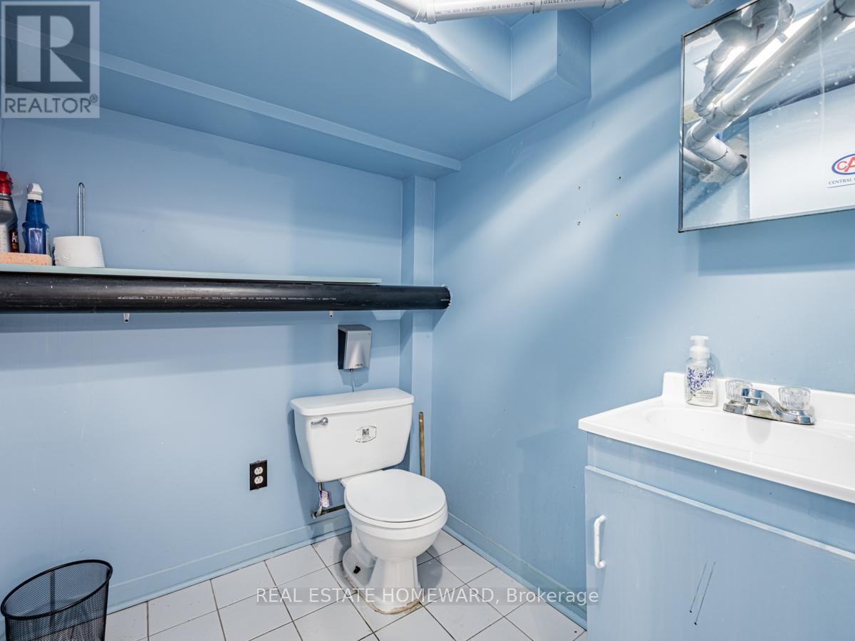 












2438 DANFORTH AVENUE

,
Toronto (East End-Danforth),




Ontario
M4C1K9

