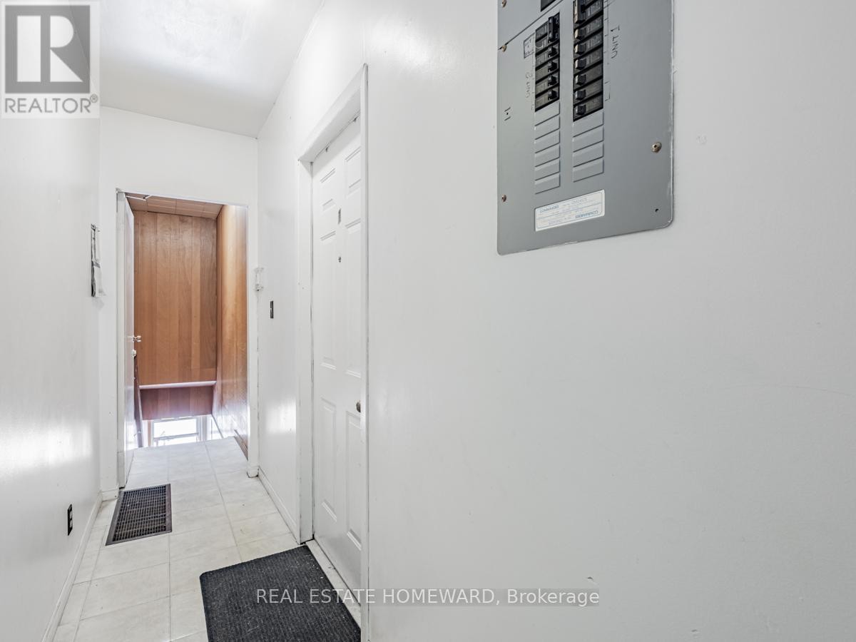 












2438 DANFORTH AVENUE

,
Toronto (East End-Danforth),




Ontario
M4C1K9

