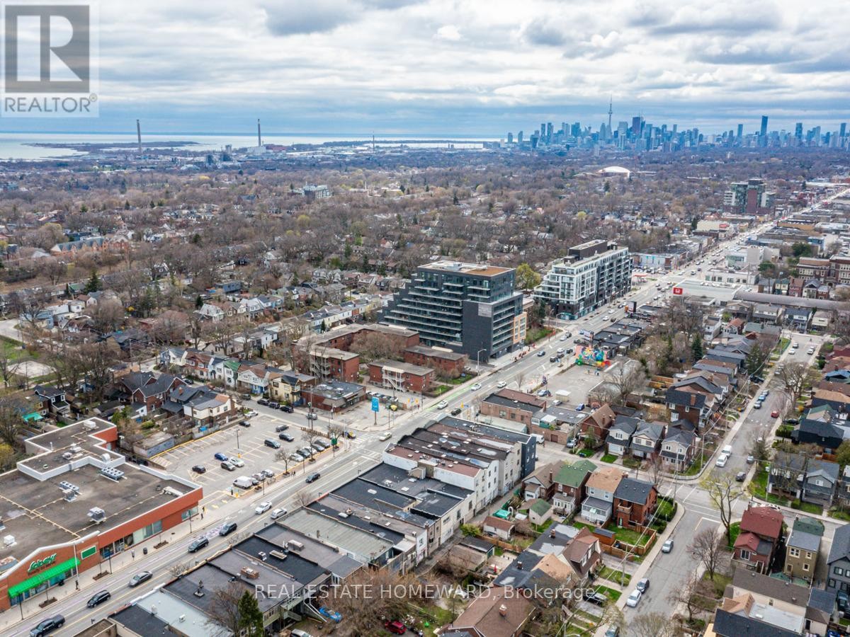 












2438 DANFORTH AVENUE

,
Toronto (East End-Danforth),




Ontario
M4C1K9


