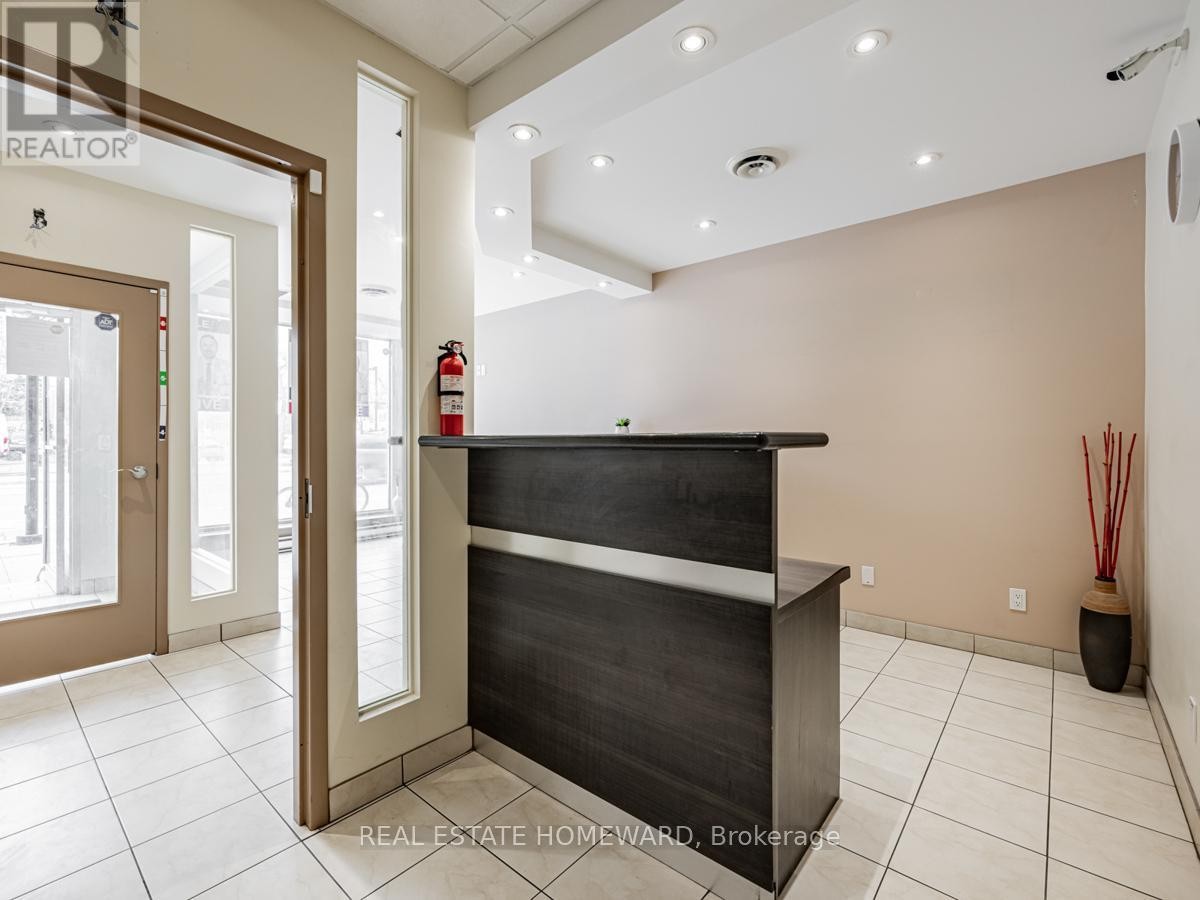 












2438 DANFORTH AVENUE

,
Toronto (East End-Danforth),




Ontario
M4C1K9

