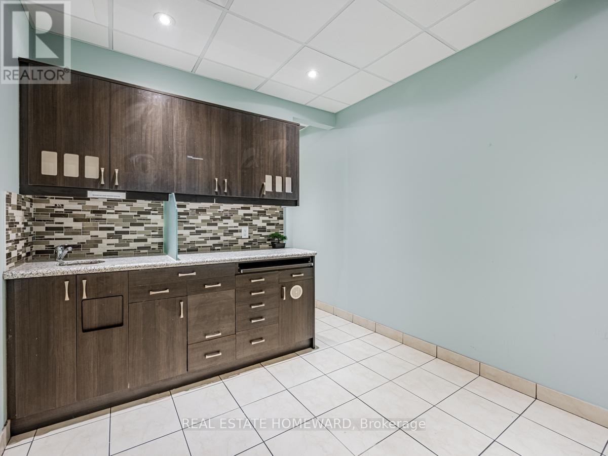 












2438 DANFORTH AVENUE

,
Toronto (East End-Danforth),




Ontario
M4C1K9

