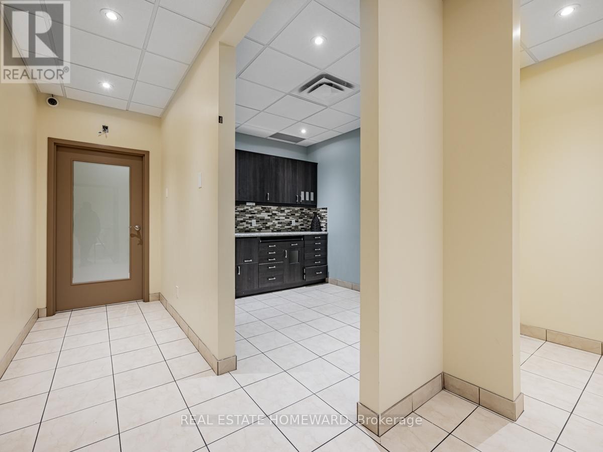 












2438 DANFORTH AVENUE

,
Toronto (East End-Danforth),




Ontario
M4C1K9


