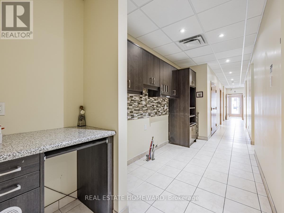 












2438 DANFORTH AVENUE

,
Toronto (East End-Danforth),




Ontario
M4C1K9

