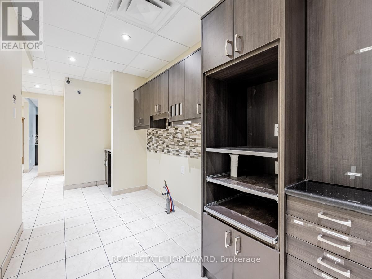 












2438 DANFORTH AVENUE

,
Toronto (East End-Danforth),




Ontario
M4C1K9

