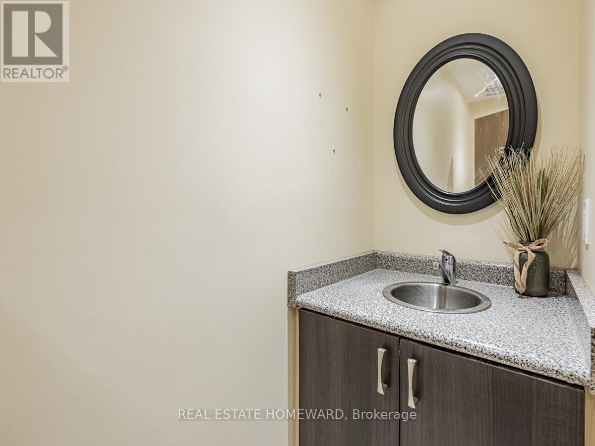 












2438 DANFORTH AVENUE

,
Toronto (East End-Danforth),




Ontario
M4C1K9

