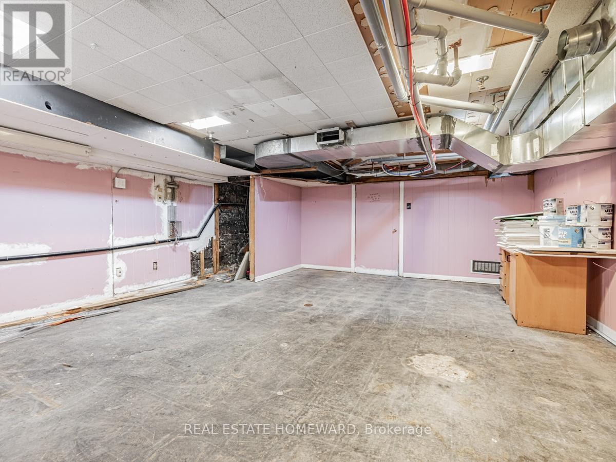 












2438 DANFORTH AVENUE

,
Toronto (East End-Danforth),




Ontario
M4C1K9

