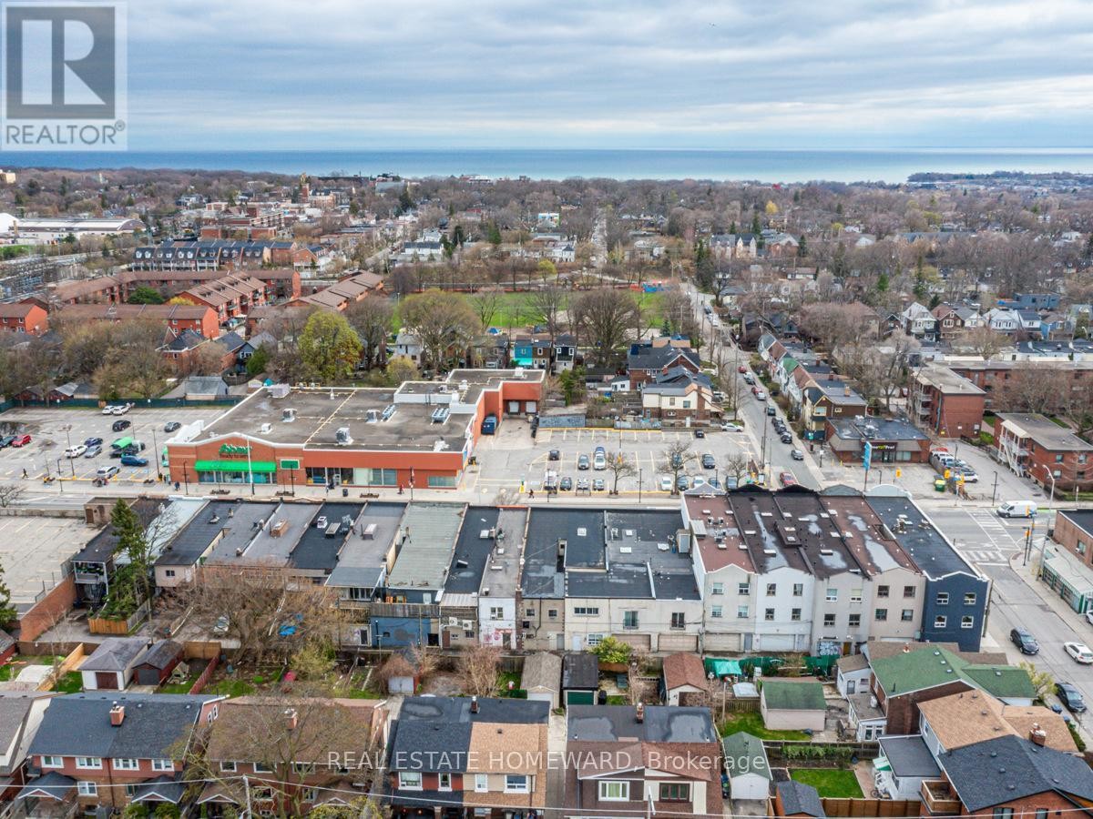 












2438 DANFORTH AVENUE

,
Toronto (East End-Danforth),




Ontario
M4C1K9

