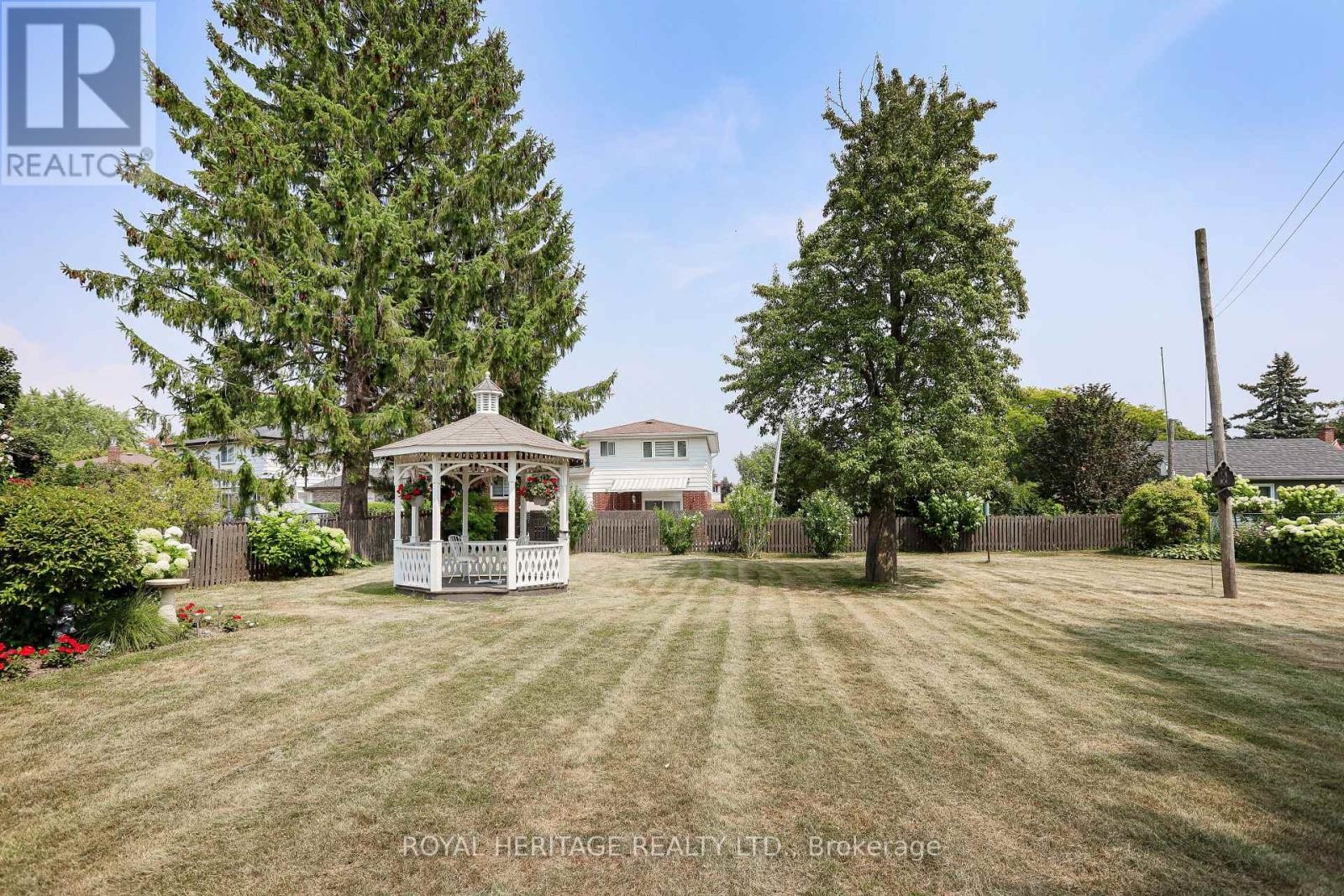 












339 NIPIGON STREET E

,
Oshawa (McLaughlin),




Ontario
L1J4P1

