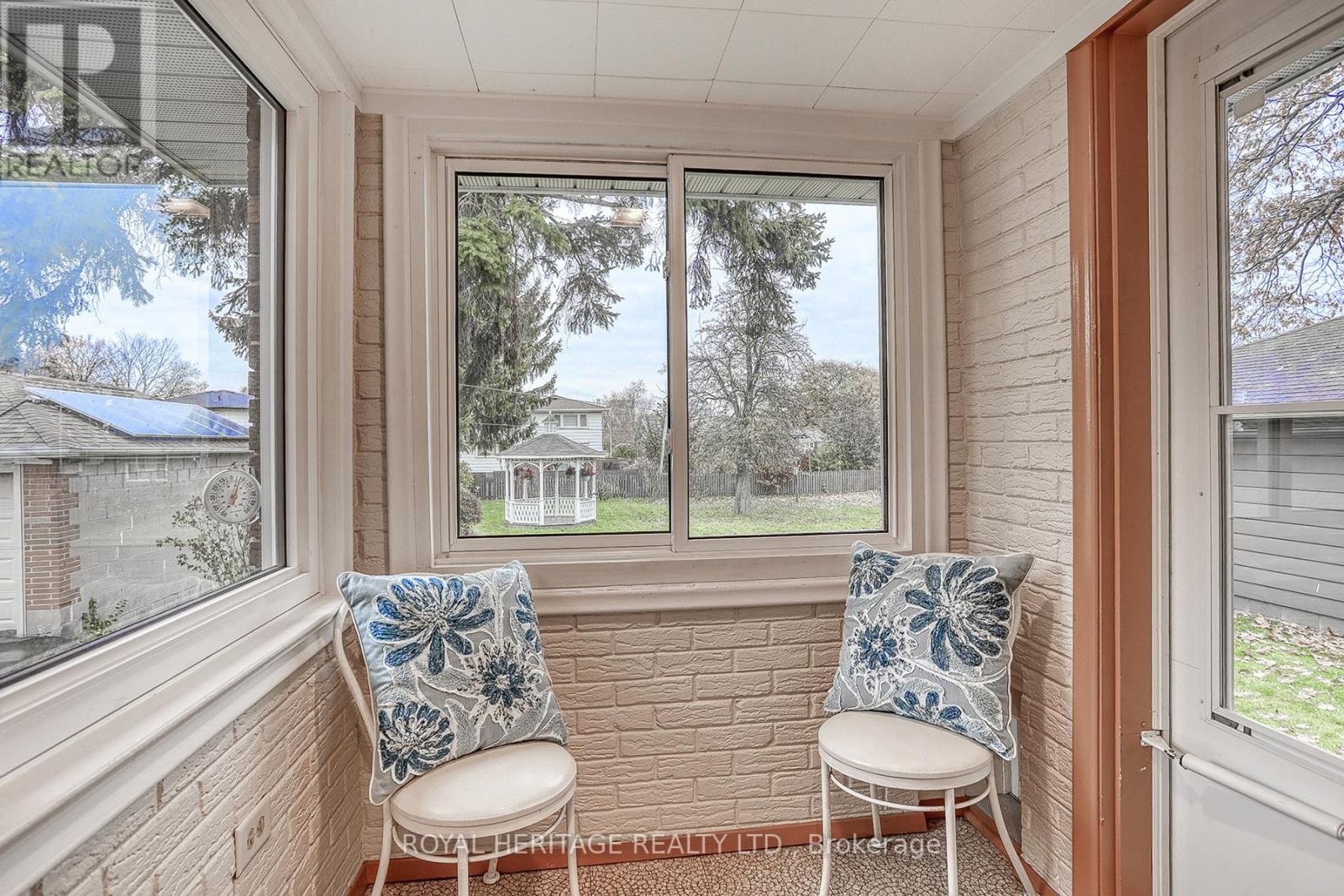 












339 NIPIGON STREET E

,
Oshawa (McLaughlin),




Ontario
L1J4P1

