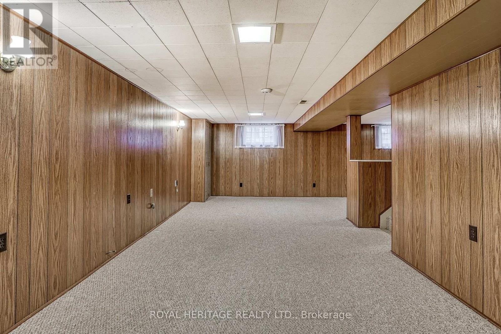 












339 NIPIGON STREET E

,
Oshawa (McLaughlin),




Ontario
L1J4P1

