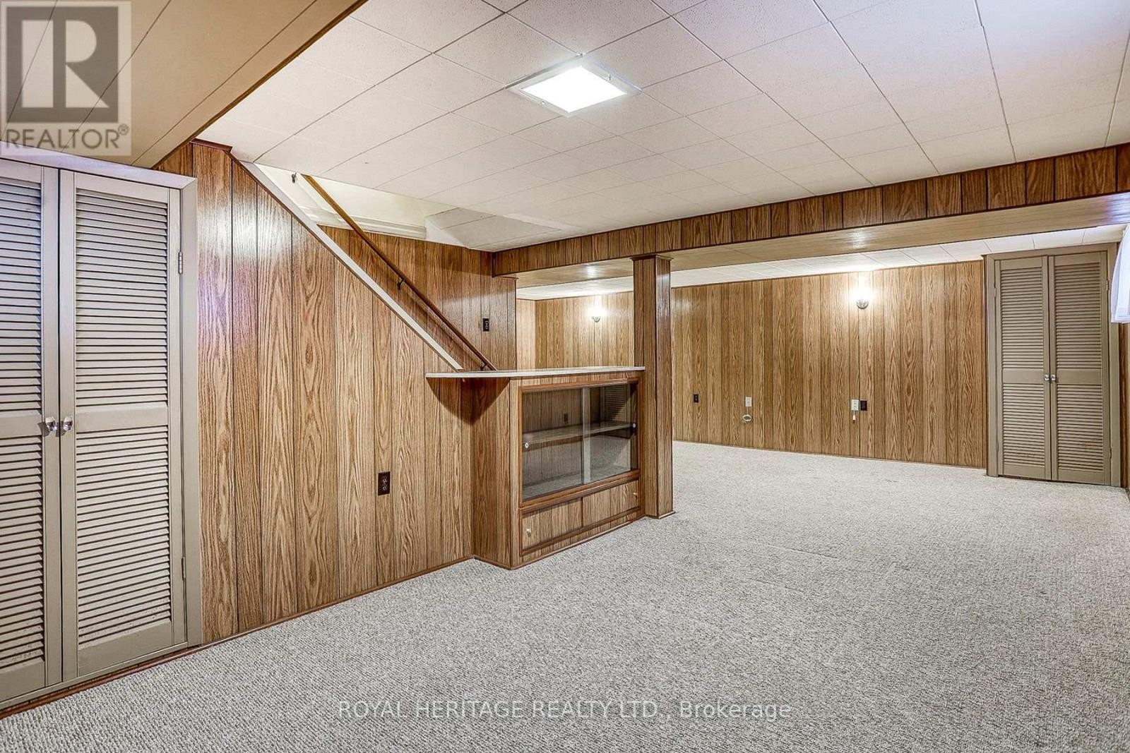 












339 NIPIGON STREET E

,
Oshawa (McLaughlin),




Ontario
L1J4P1

