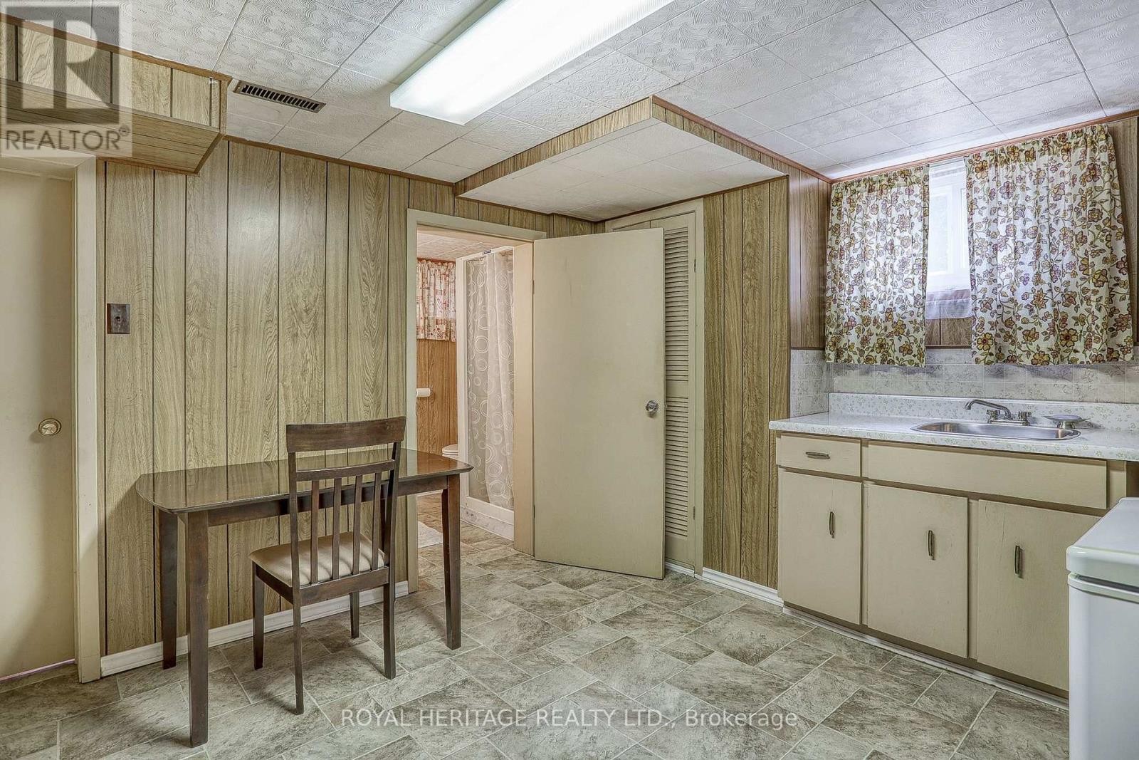 












339 NIPIGON STREET E

,
Oshawa (McLaughlin),




Ontario
L1J4P1

