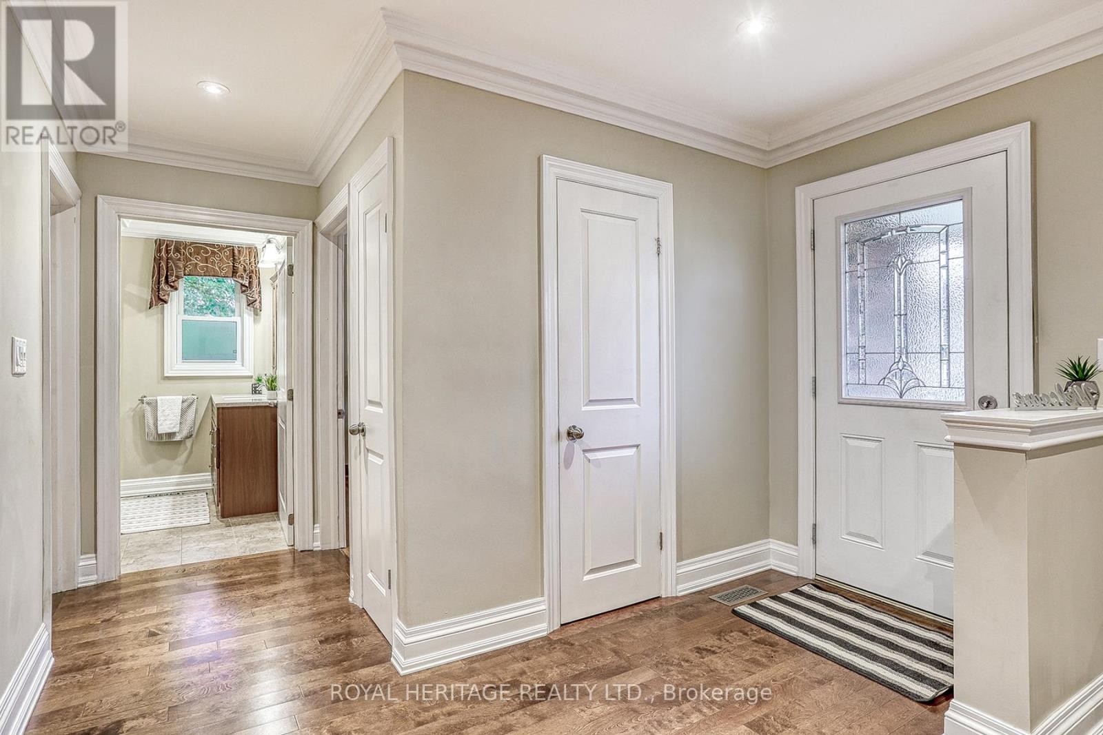 












339 NIPIGON STREET E

,
Oshawa (McLaughlin),




Ontario
L1J4P1

