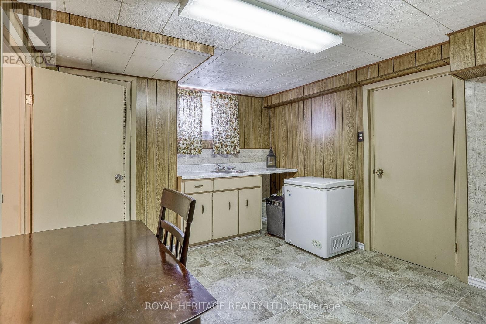 












339 NIPIGON STREET E

,
Oshawa (McLaughlin),




Ontario
L1J4P1

