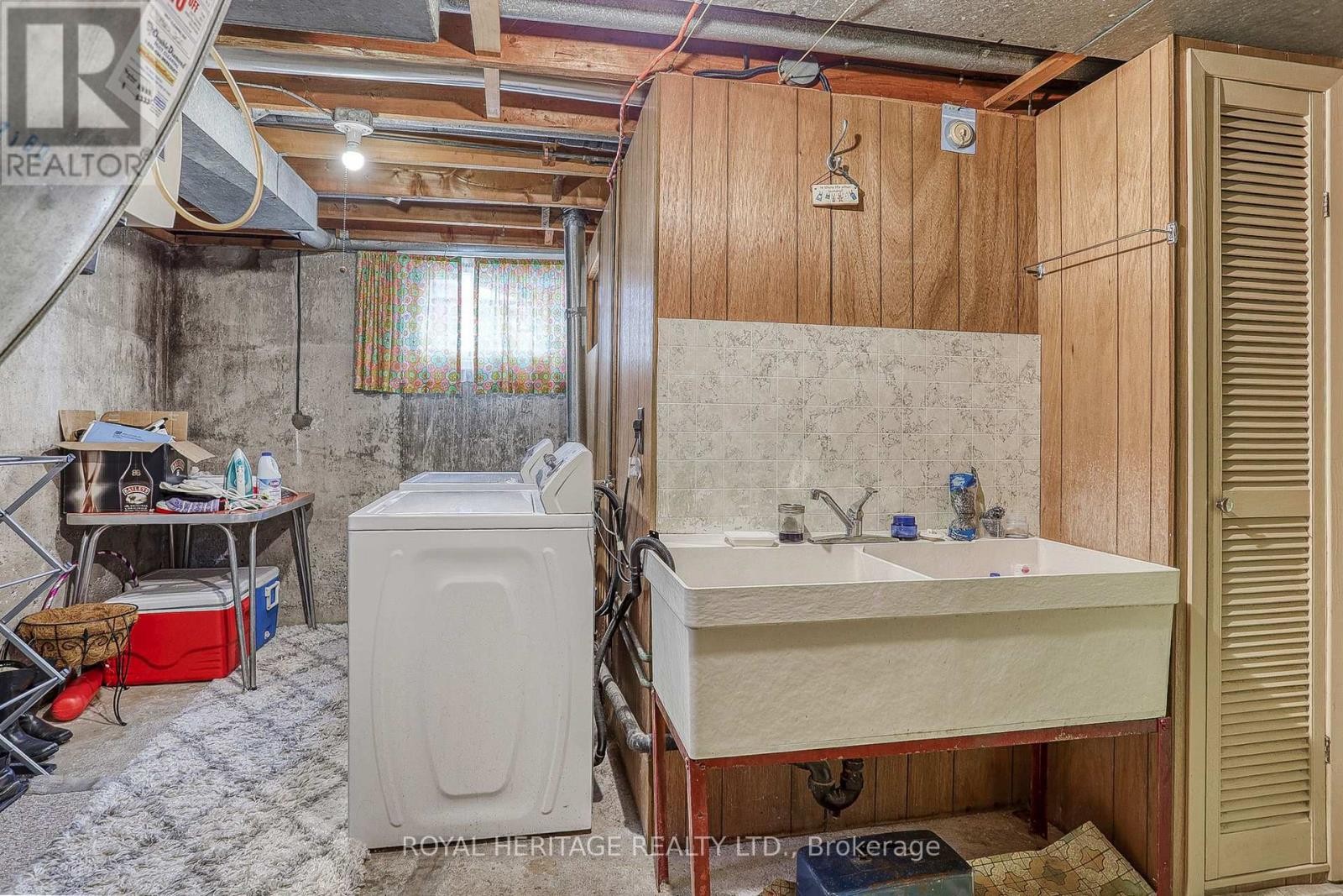 












339 NIPIGON STREET E

,
Oshawa (McLaughlin),




Ontario
L1J4P1

