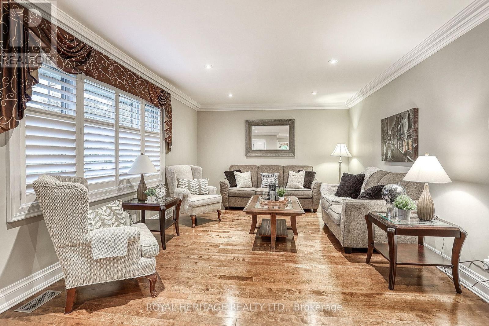 












339 NIPIGON STREET E

,
Oshawa (McLaughlin),




Ontario
L1J4P1

