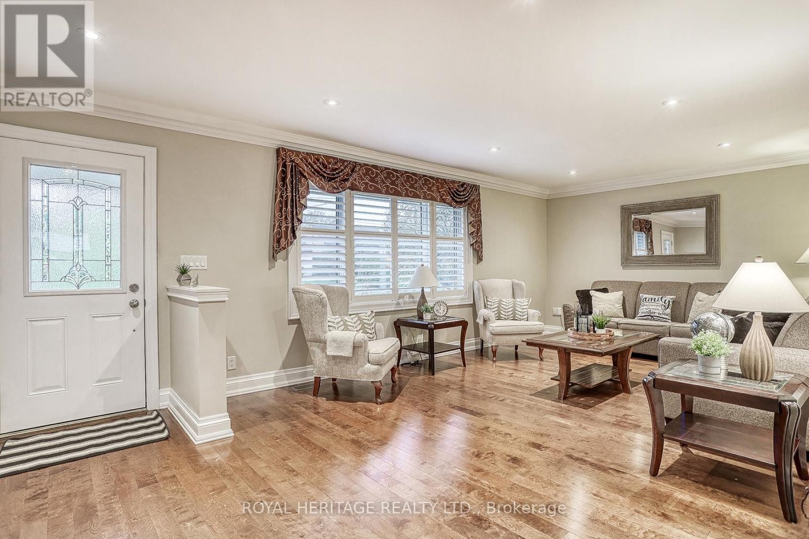 












339 NIPIGON STREET E

,
Oshawa (McLaughlin),




Ontario
L1J4P1

