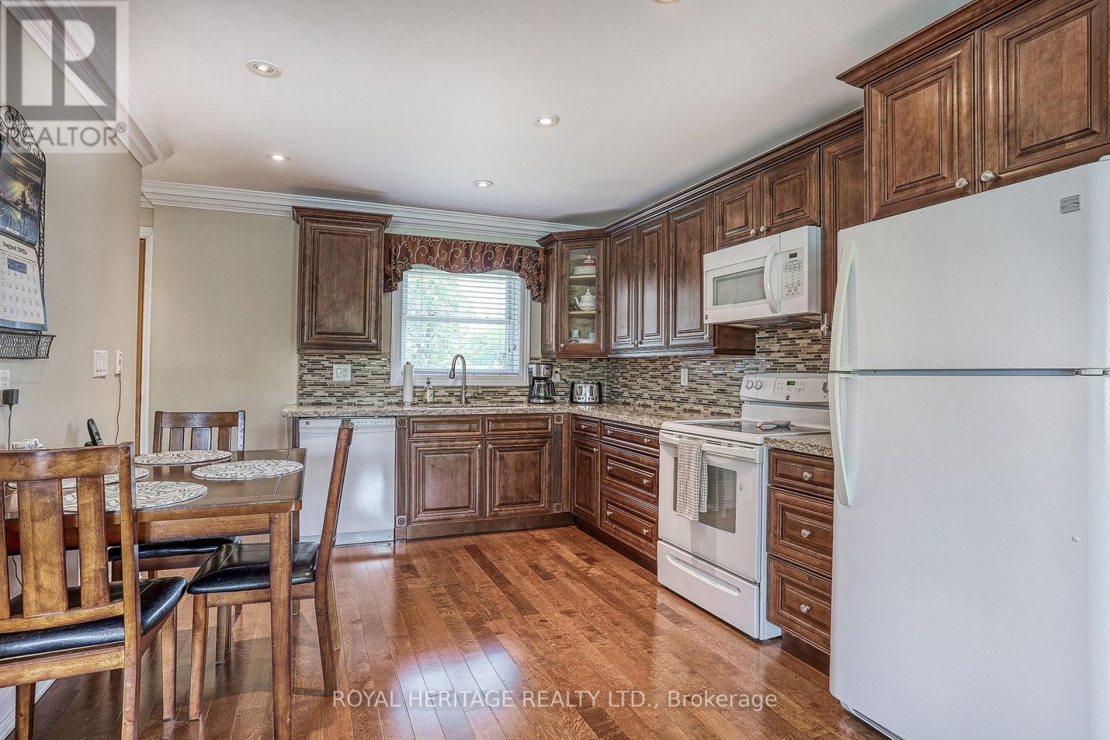 












339 NIPIGON STREET E

,
Oshawa (McLaughlin),




Ontario
L1J4P1

