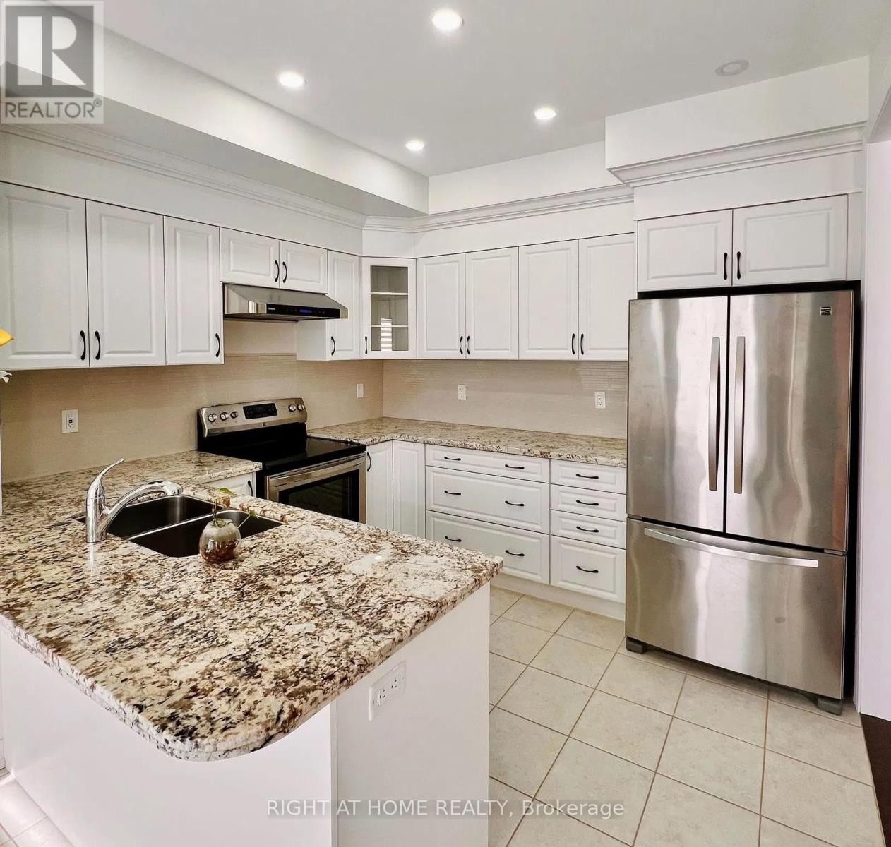 












18 GOHEEN STREET

,
Clarington (Newcastle),




Ontario
L1B0K7

