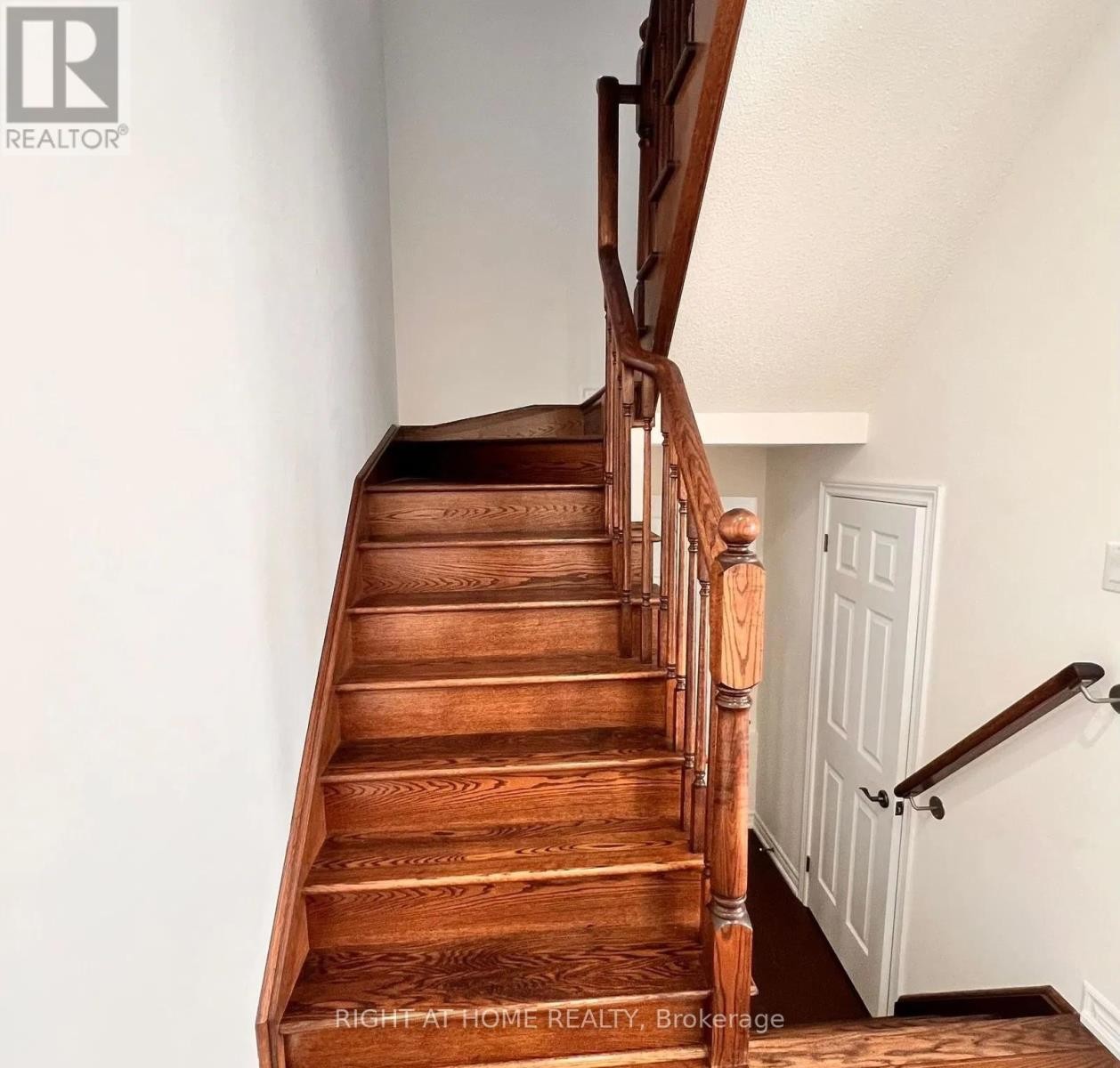 












18 GOHEEN STREET

,
Clarington (Newcastle),




Ontario
L1B0K7

