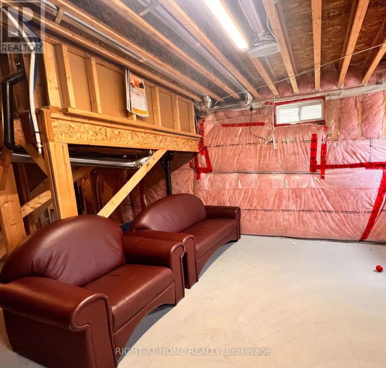 












18 GOHEEN STREET

,
Clarington (Newcastle),




Ontario
L1B0K7

