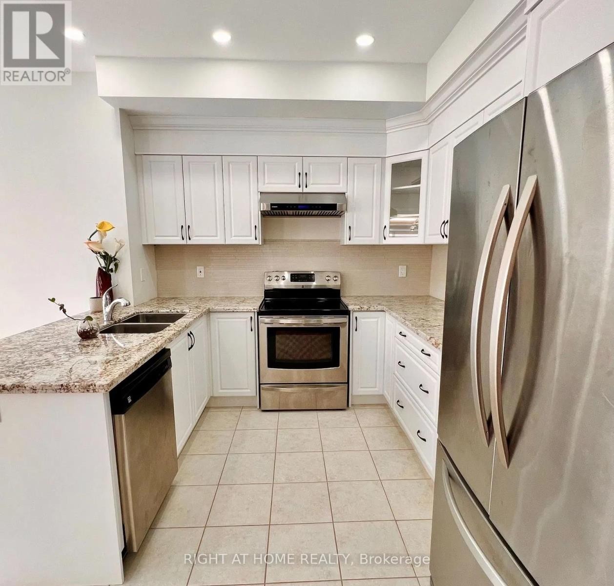 












18 GOHEEN STREET

,
Clarington (Newcastle),




Ontario
L1B0K7

