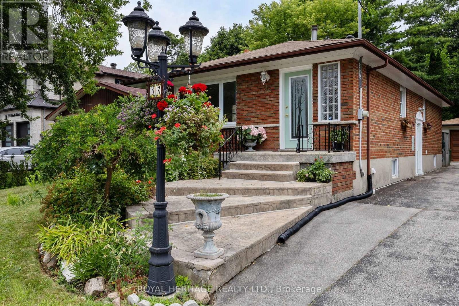 












32 BEATH STREET

,
Toronto (West Hill),




Ontario
M1E3J3

