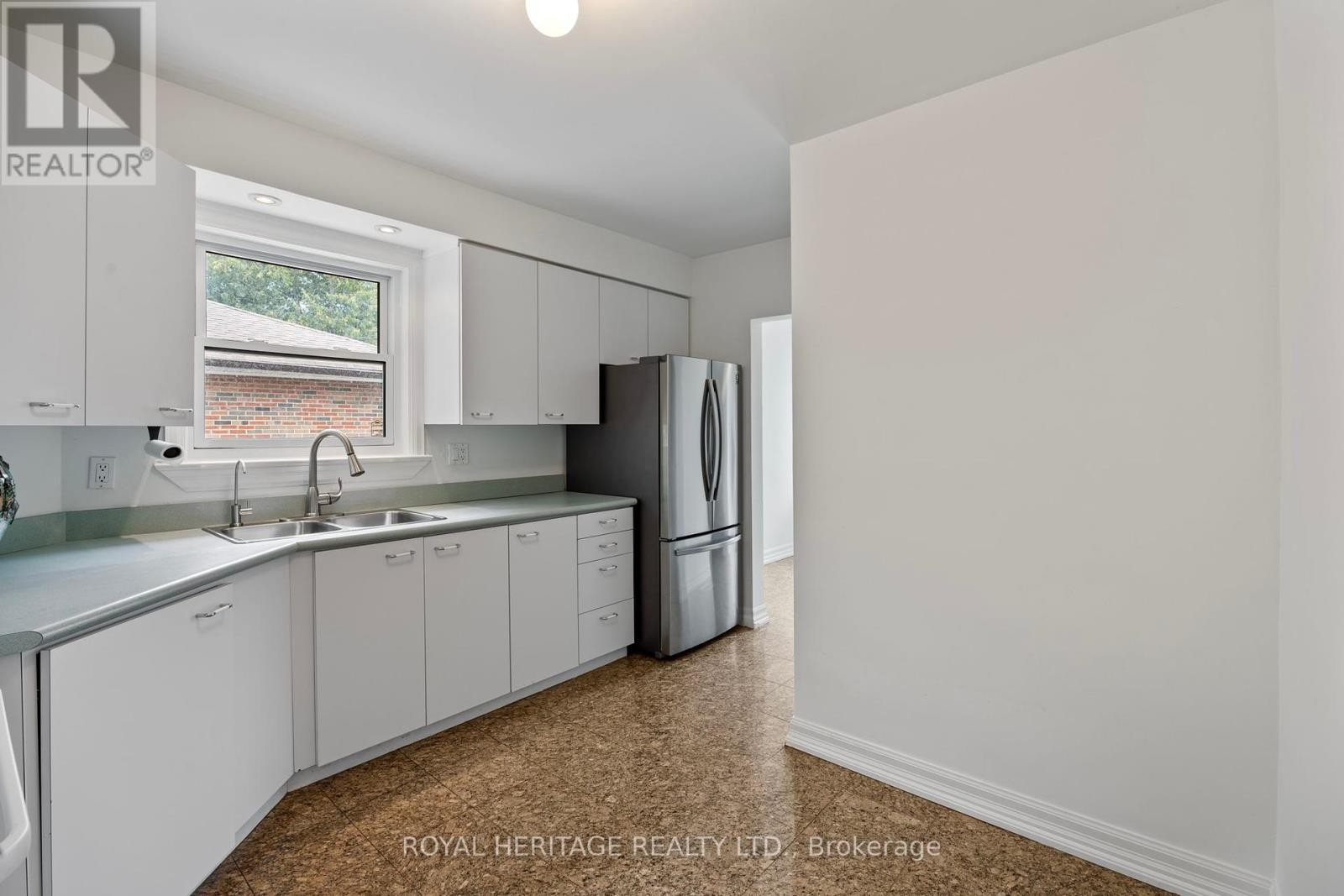 












32 BEATH STREET

,
Toronto (West Hill),




Ontario
M1E3J3

