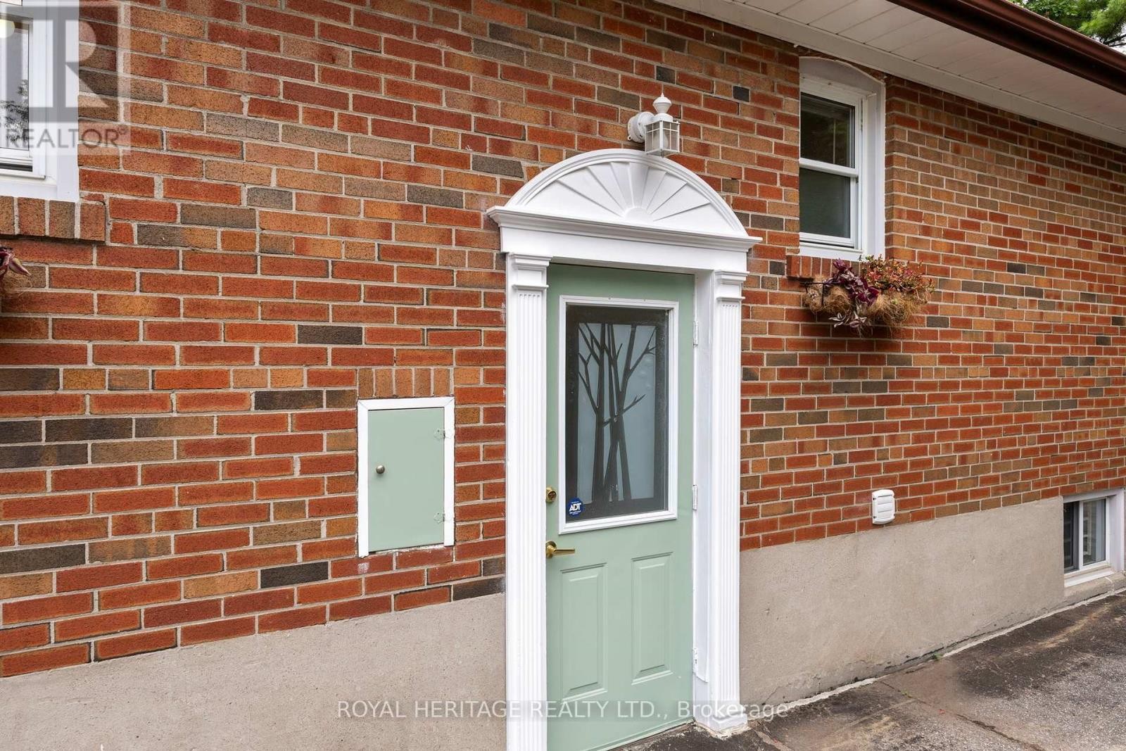 












32 BEATH STREET

,
Toronto (West Hill),




Ontario
M1E3J3

