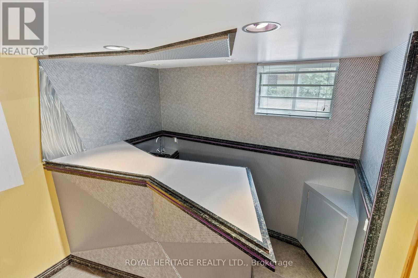 












32 BEATH STREET

,
Toronto (West Hill),




Ontario
M1E3J3

