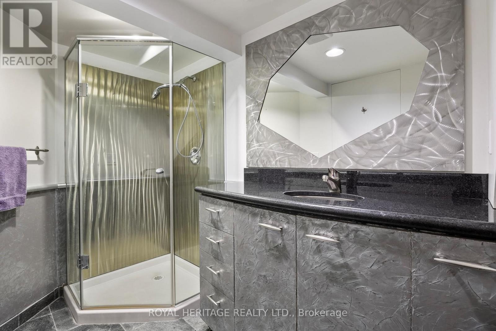 












32 BEATH STREET

,
Toronto (West Hill),




Ontario
M1E3J3

