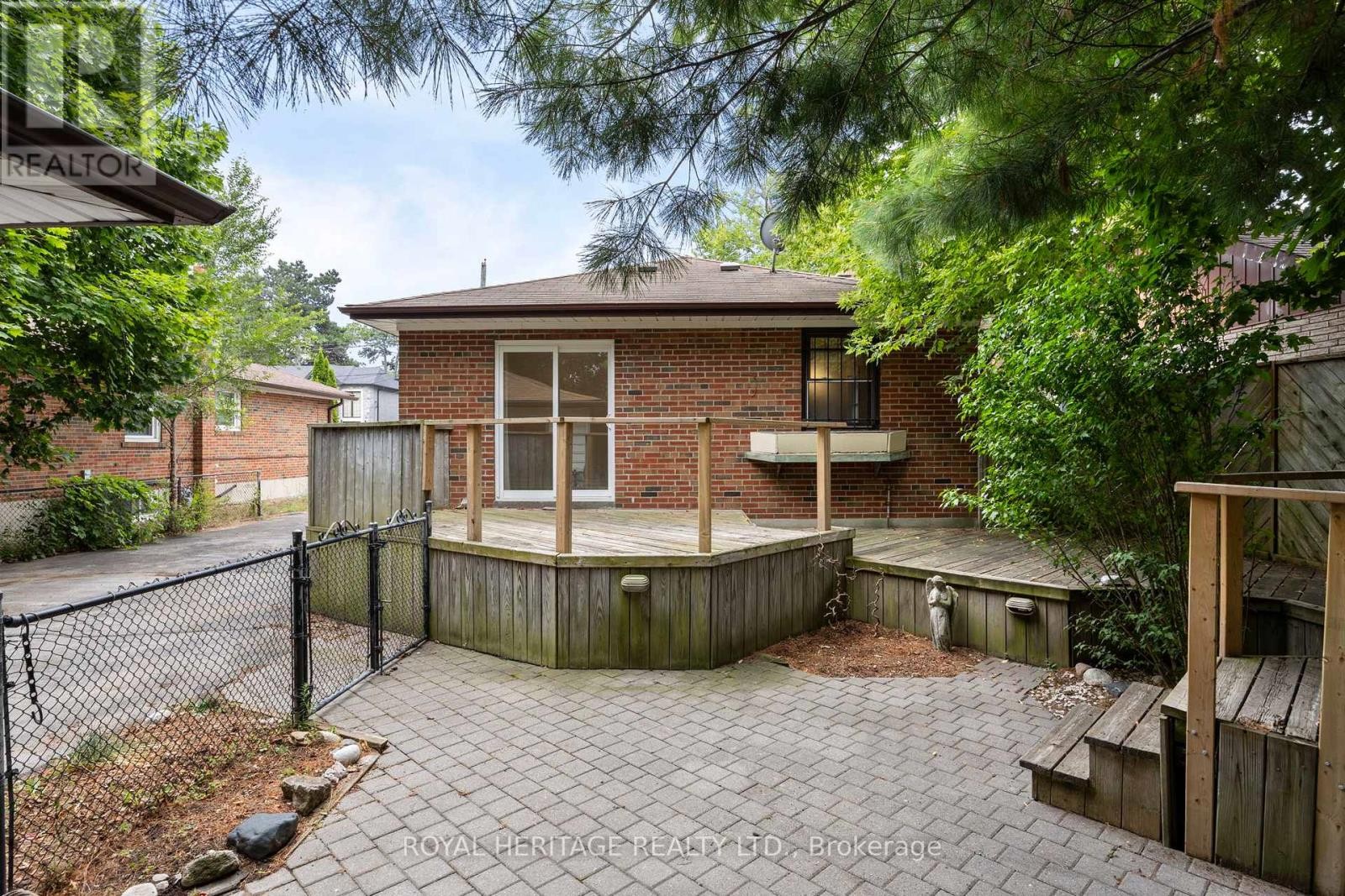 












32 BEATH STREET

,
Toronto (West Hill),




Ontario
M1E3J3

