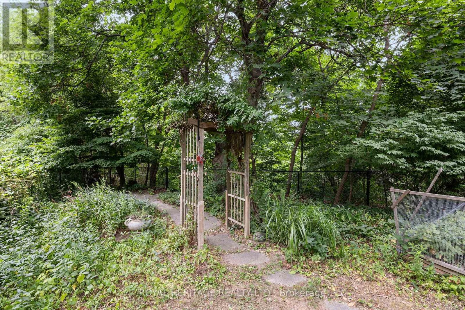 












32 BEATH STREET

,
Toronto (West Hill),




Ontario
M1E3J3

