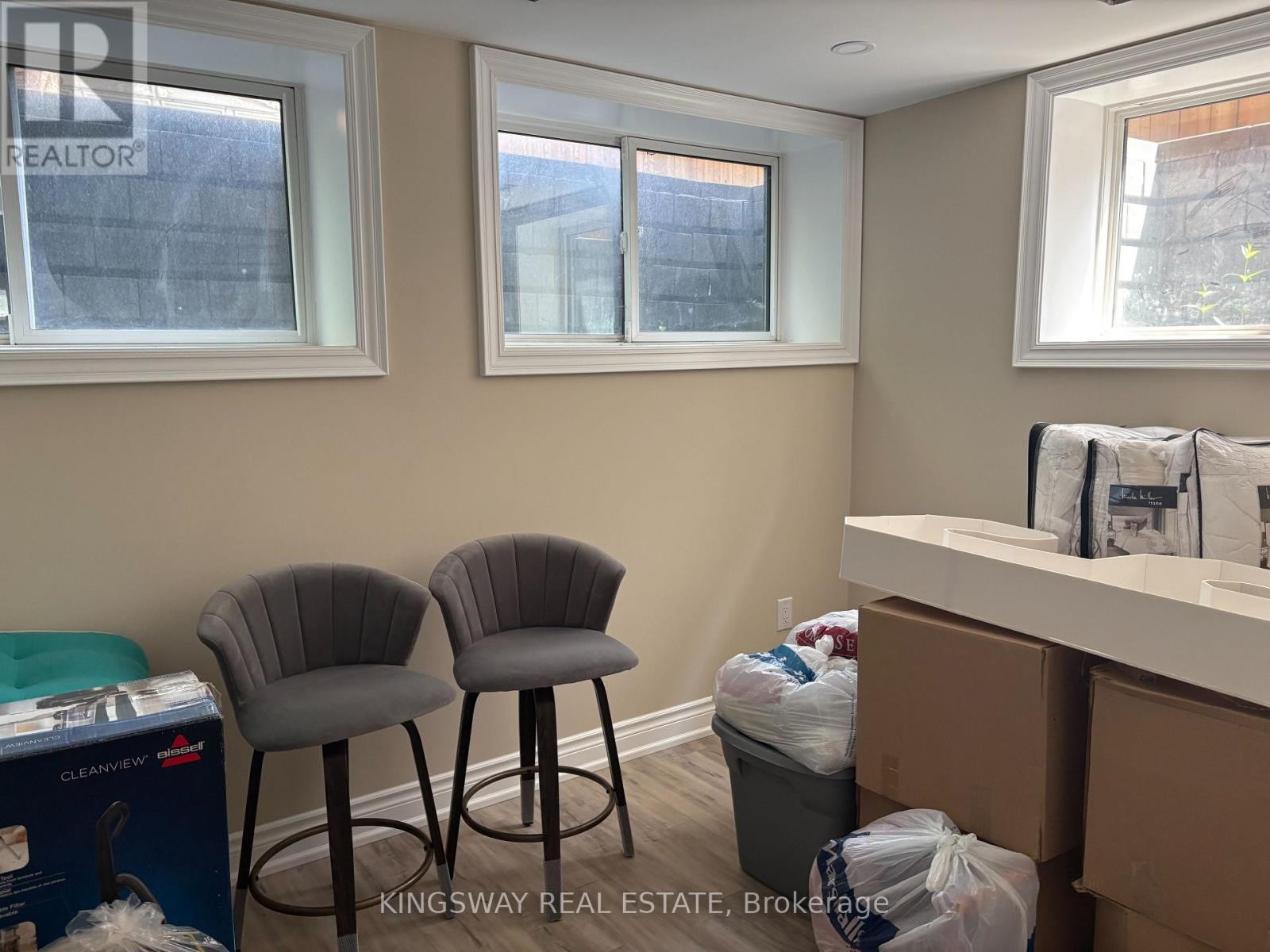 












3686 ELLESMERE ROAD S

,
Toronto (Highland Creek),




Ontario
M1C1H6

