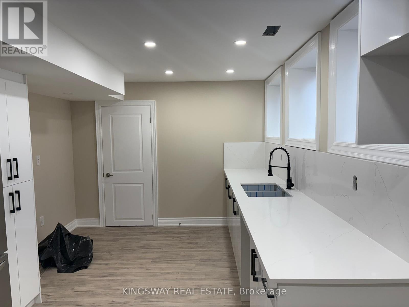 












3686 ELLESMERE ROAD S

,
Toronto (Highland Creek),




Ontario
M1C1H6

