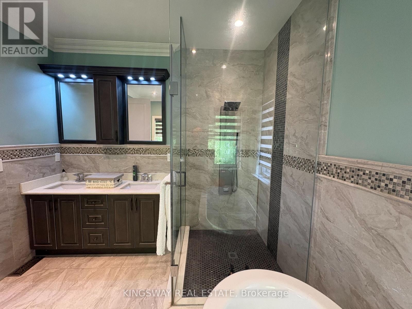 












3686 ELLESMERE ROAD S

,
Toronto (Highland Creek),




Ontario
M1C1H6

