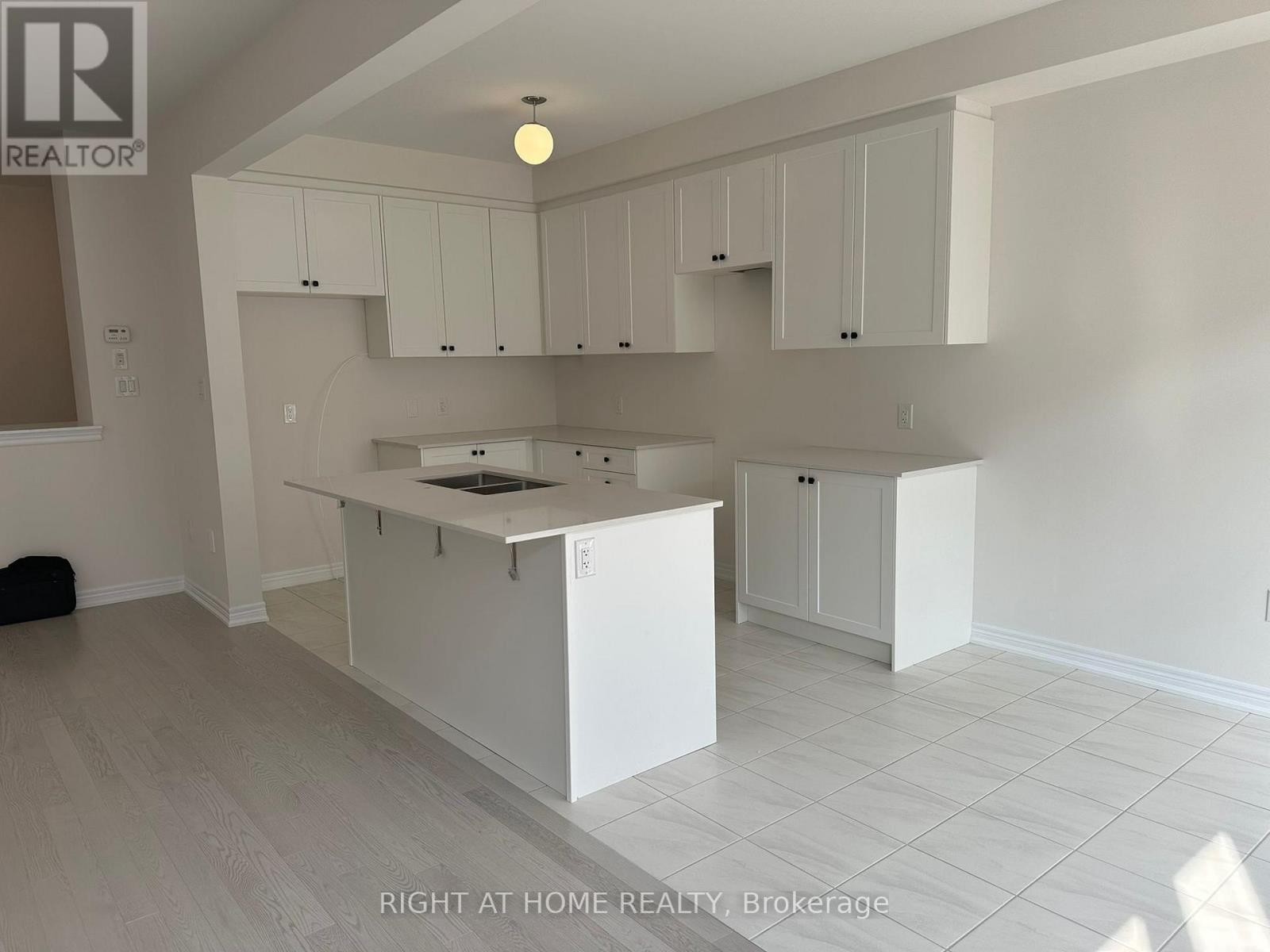 












2067 HORACE DUNCAN CRESCENT

,
Oshawa (Kedron),




Ontario
L1H0H4


